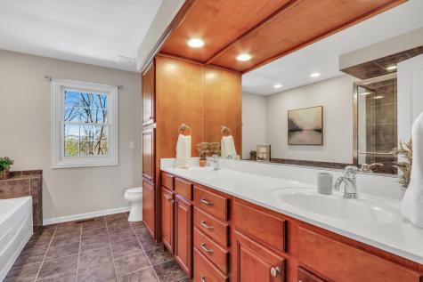 2890 Trail Crest Lane Lindenhurst IL 60046