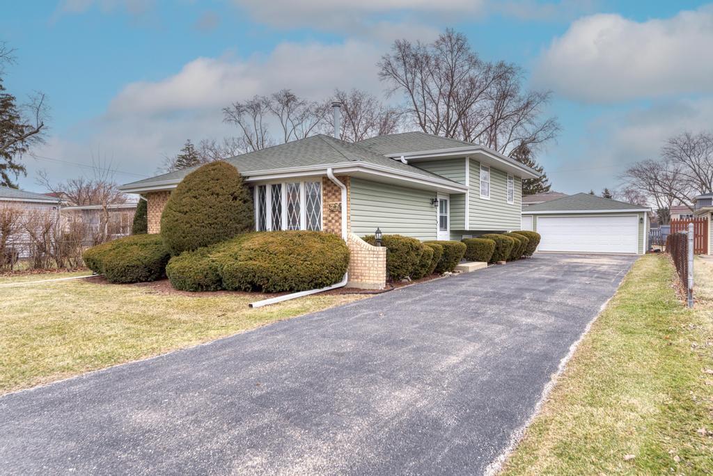 551 North Vista Avenue Lombard IL 60148