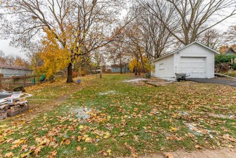 643 Wing Street Elgin IL 60123