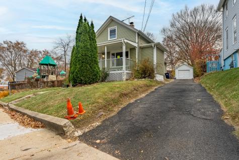 643 Wing Street Elgin IL 60123