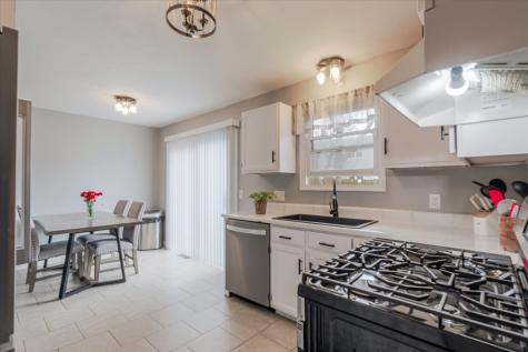 12 Spiria Court Bloomington IL 61701