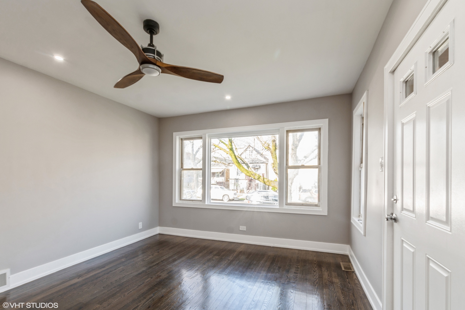9223 South Manistee Avenue Chicago IL 60617