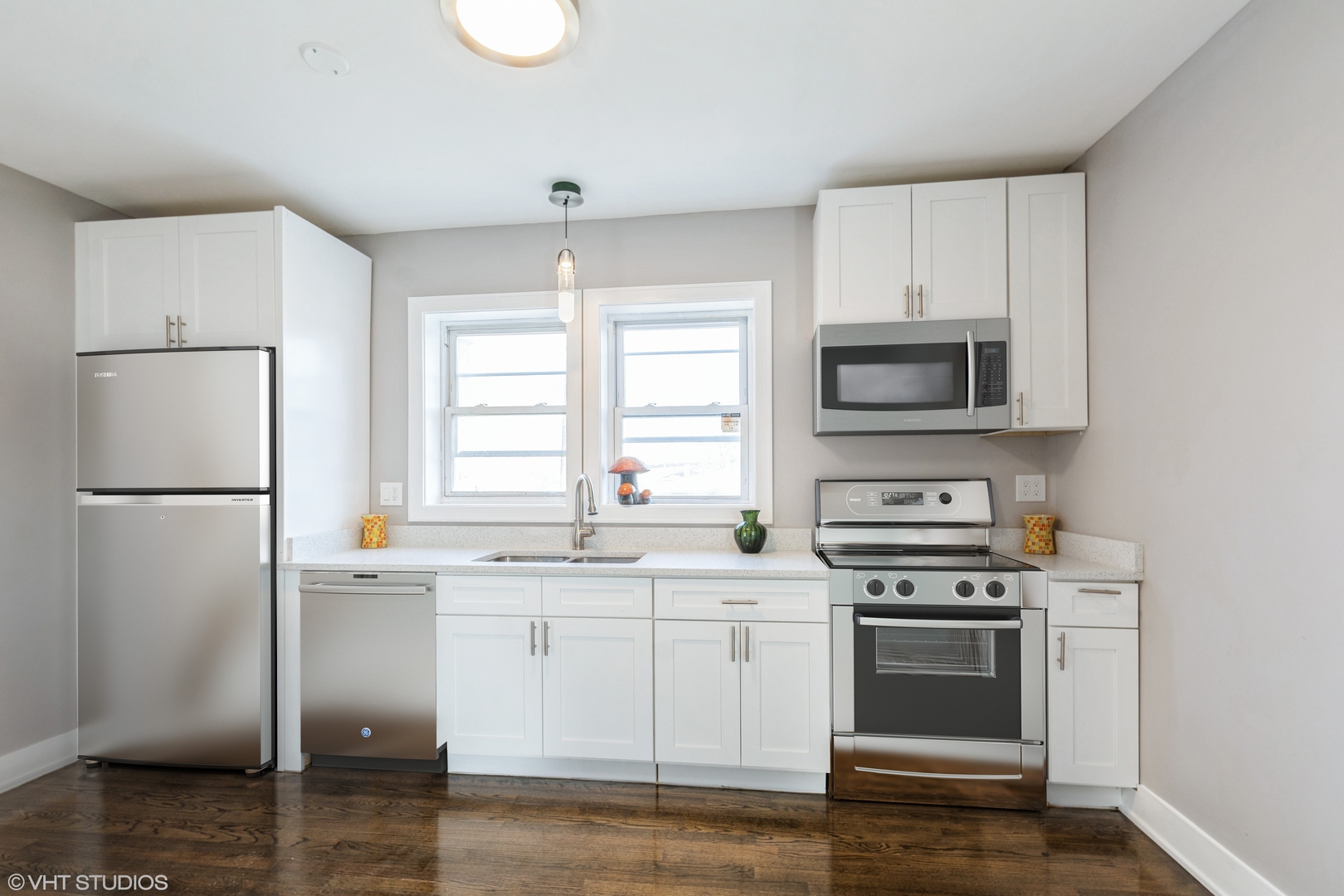 9223 South Manistee Avenue Chicago IL 60617
