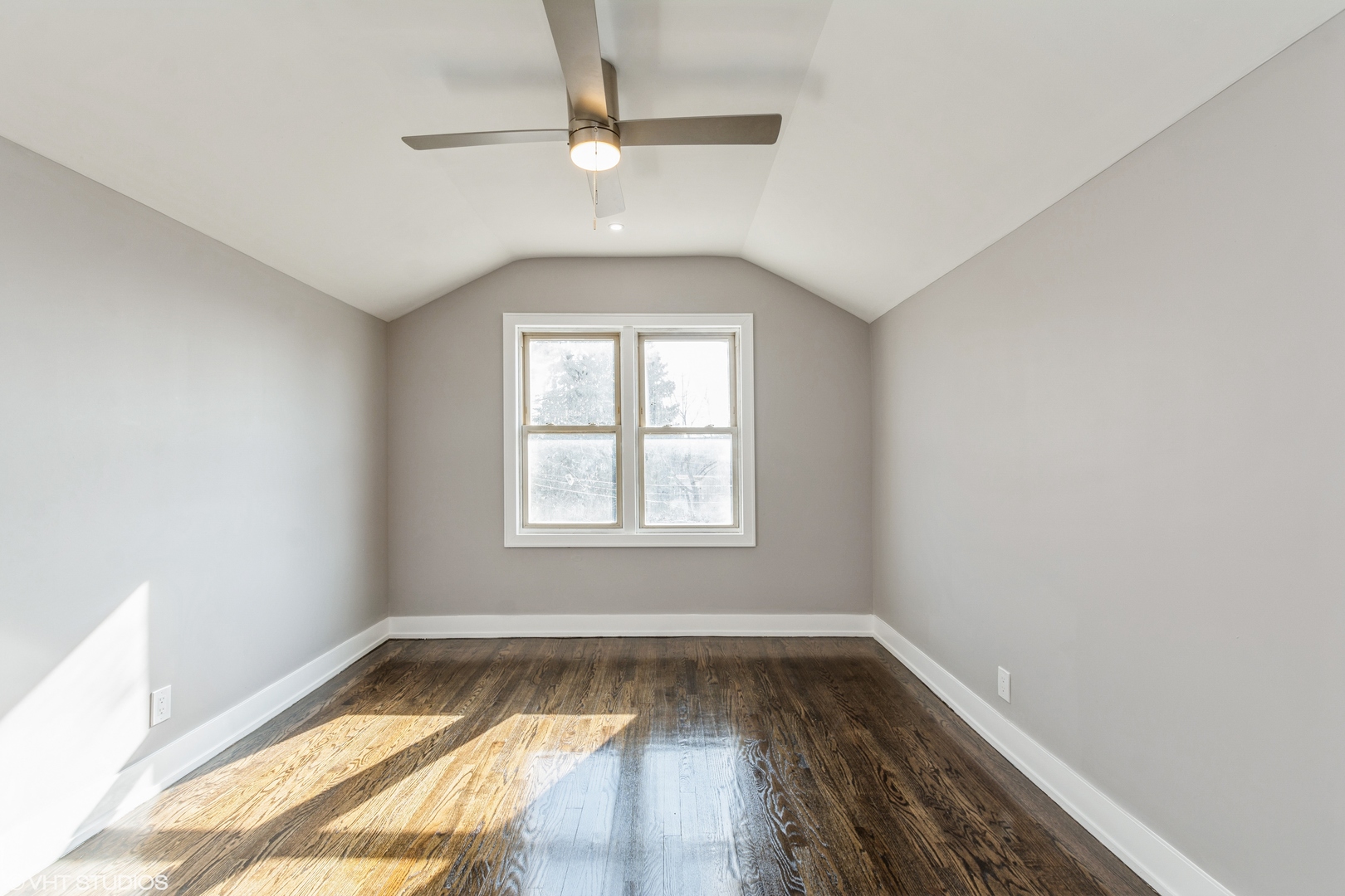 9223 South Manistee Avenue Chicago IL 60617
