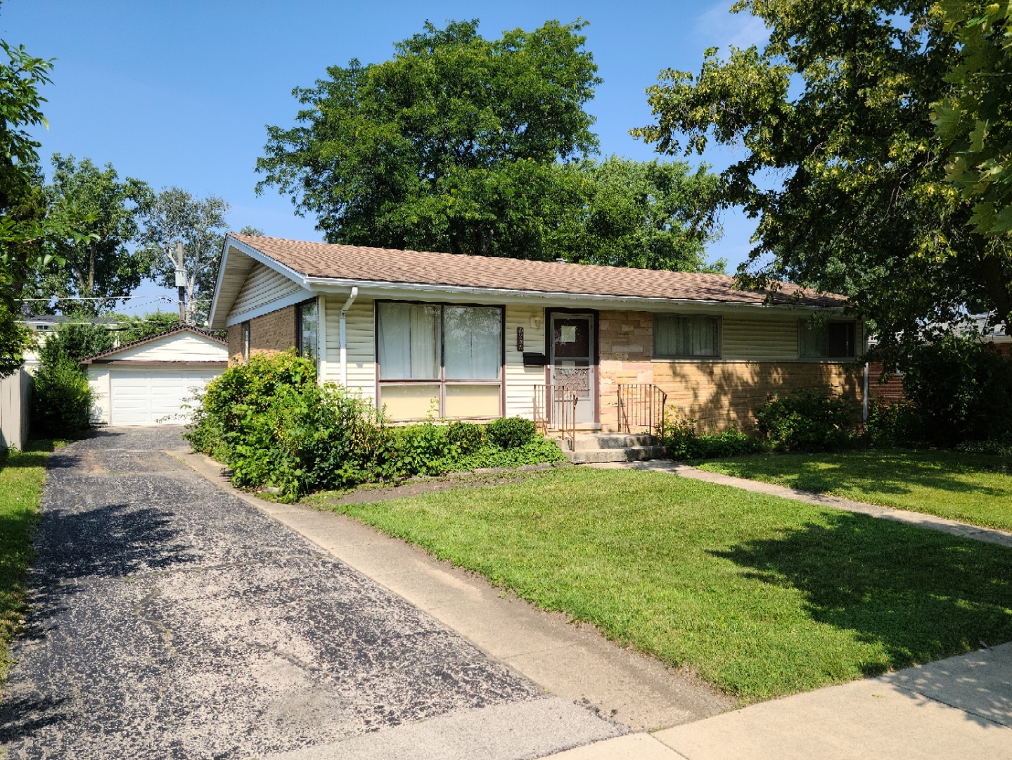 218 South Princeton Street Addison IL 60101