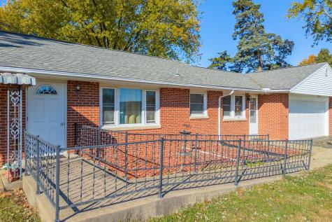 1006 Maple Hill Road Bloomington IL 61705