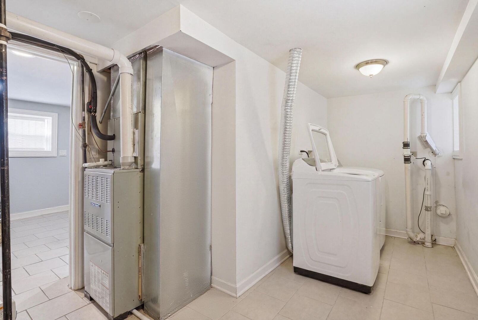2923 North New England Avenue Chicago IL 60634