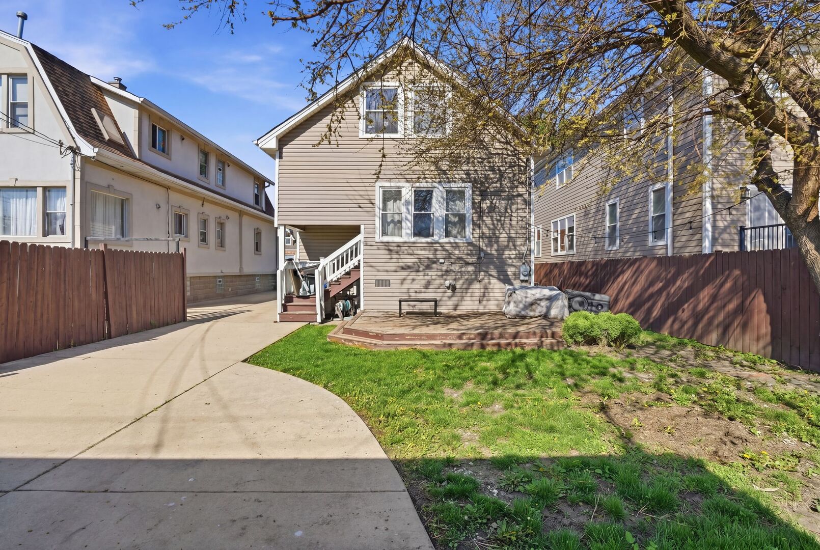 2923 North New England Avenue Chicago IL 60634
