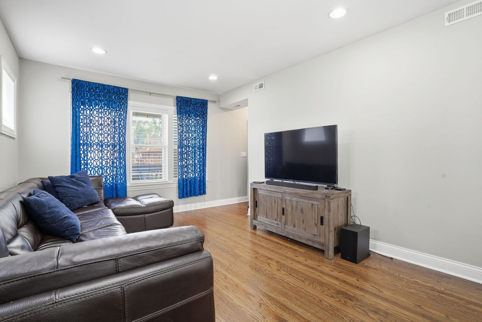2923 North New England Avenue Chicago IL 60634