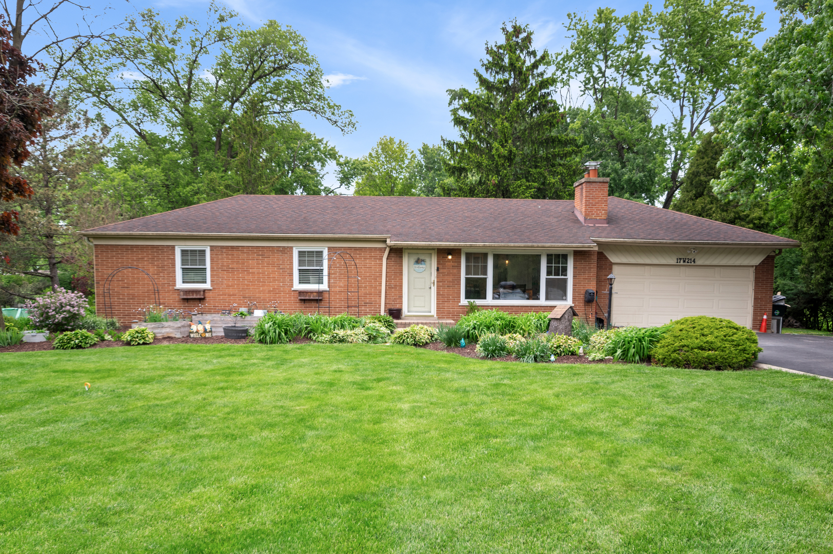 17W214 West Hillside Lane Willowbrook IL 60527