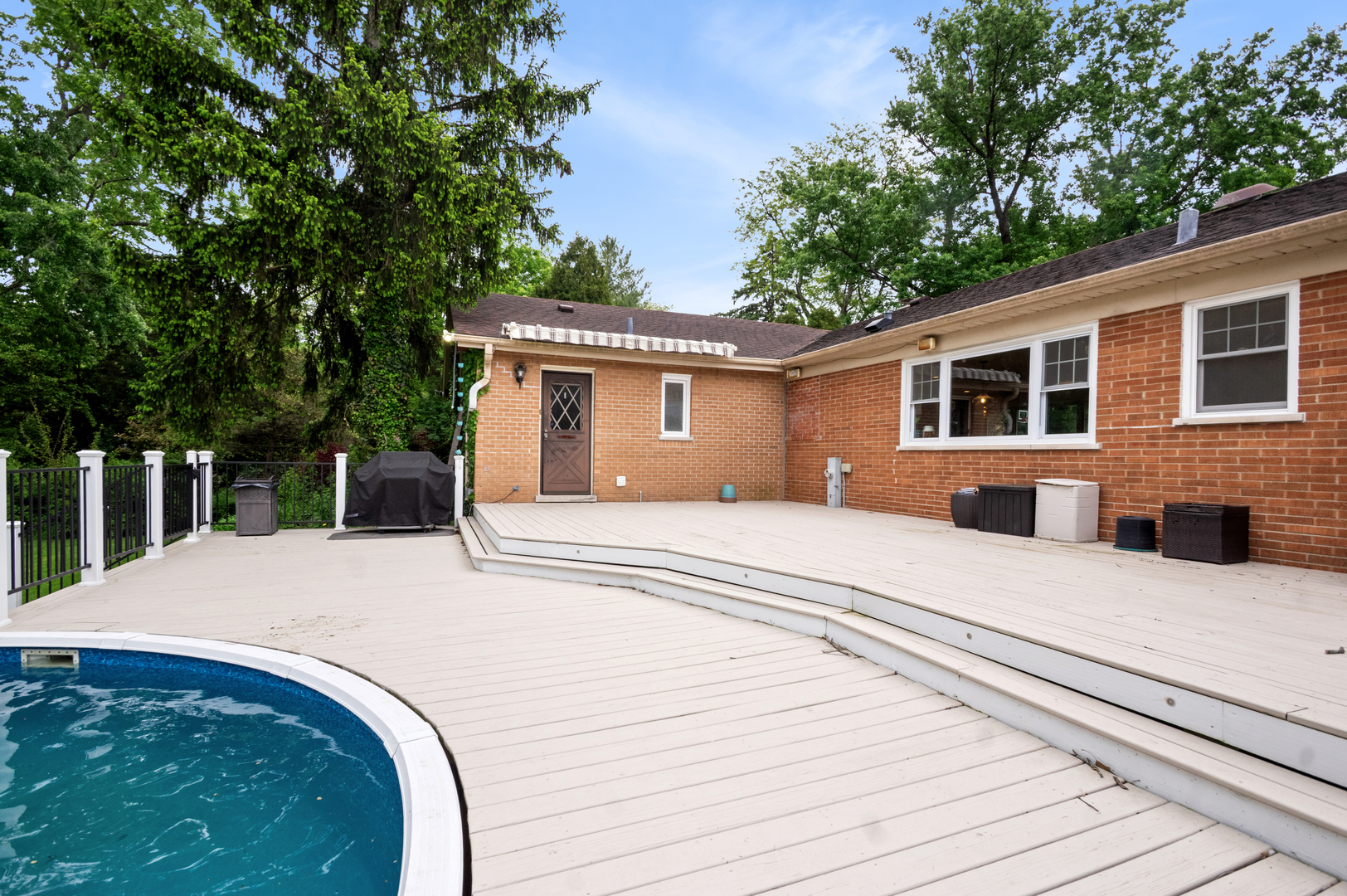 17W214 West Hillside Lane Willowbrook IL 60527