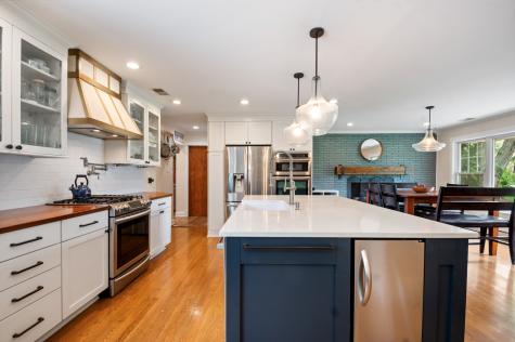 17W214 West Hillside Lane Willowbrook IL 60527