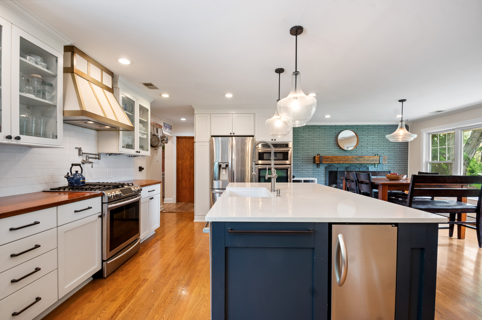 17W214 West Hillside Lane Willowbrook IL 60527