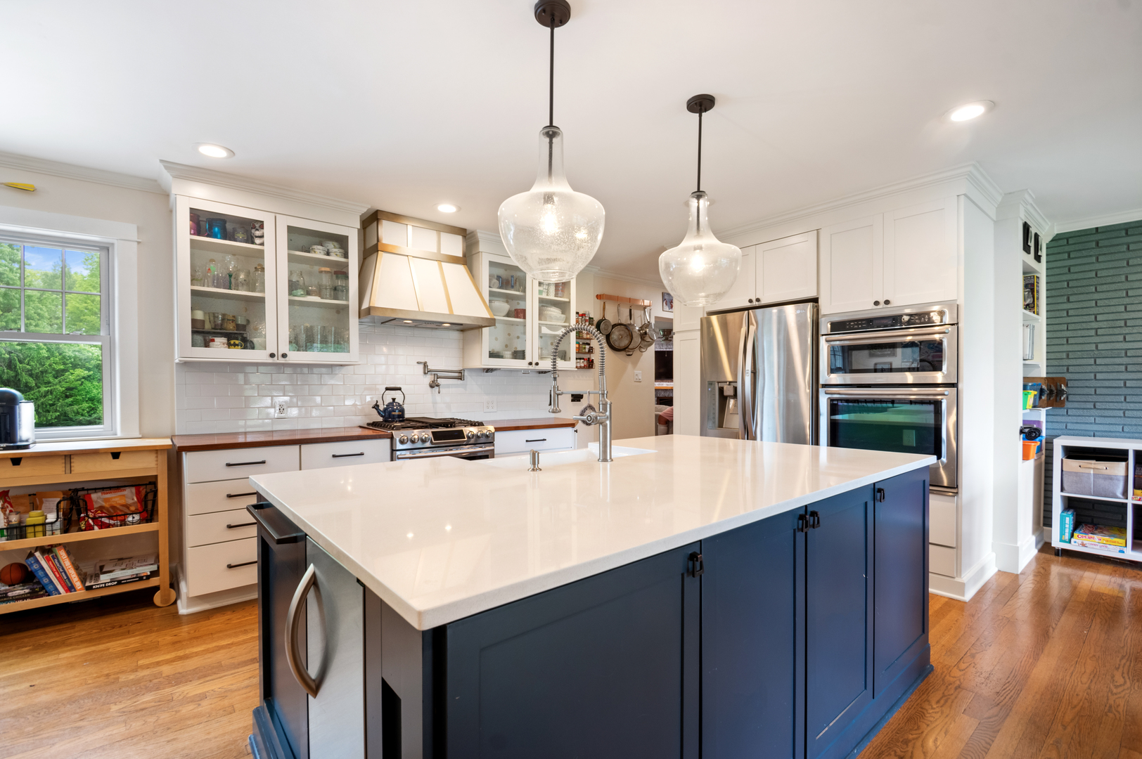 17W214 West Hillside Lane Willowbrook IL 60527