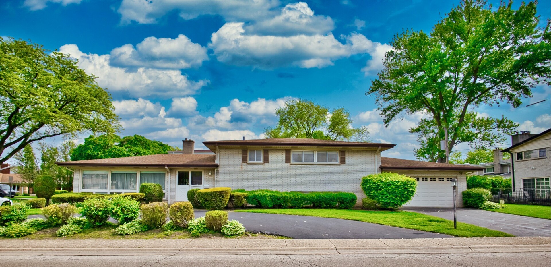 4351 West Chase Avenue Lincolnwood IL 60712