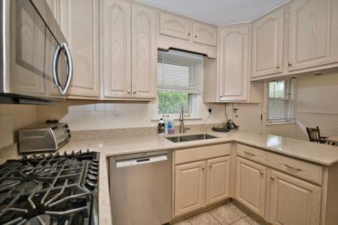 4351 West Chase Avenue Lincolnwood IL 60712