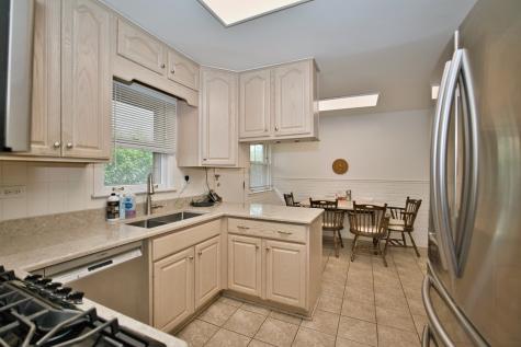 4351 West Chase Avenue Lincolnwood IL 60712