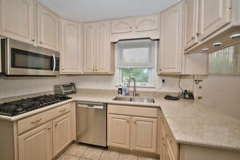 4351 West Chase Avenue Lincolnwood IL 60712