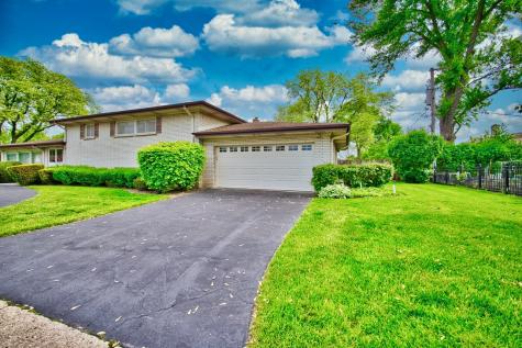 4351 West Chase Avenue Lincolnwood IL 60712