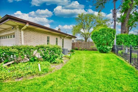 4351 West Chase Avenue Lincolnwood IL 60712