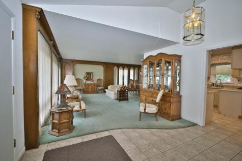 4351 West Chase Avenue Lincolnwood IL 60712