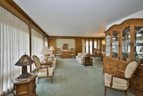 4351 West Chase Avenue Lincolnwood IL 60712