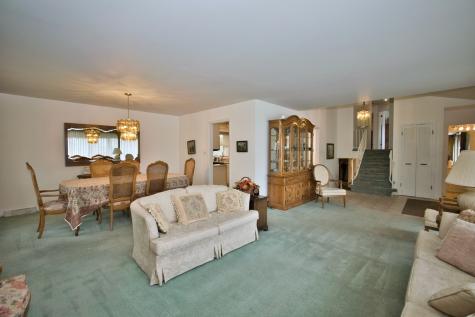 4351 West Chase Avenue Lincolnwood IL 60712