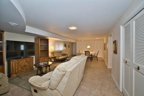 4351 West Chase Avenue Lincolnwood IL 60712