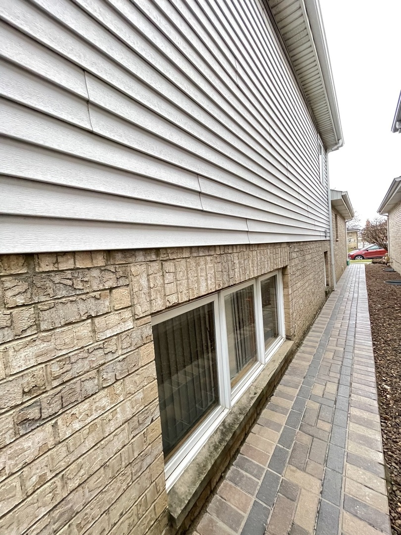 7051 West 64th Place Chicago IL 60638