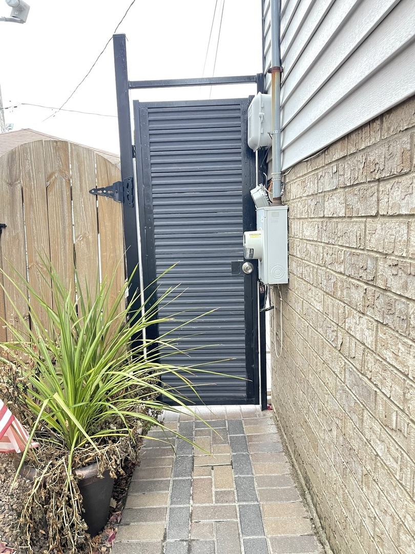 7051 West 64th Place Chicago IL 60638