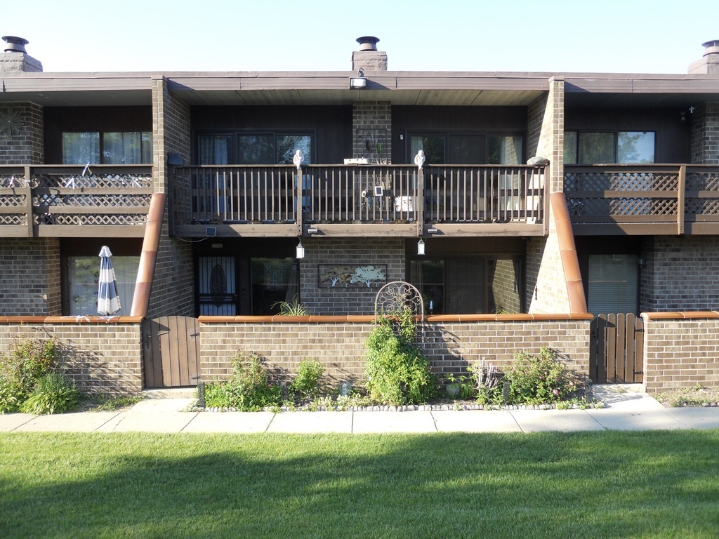 108 Kenneth Circle Elgin IL 60120
