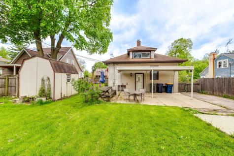 1027 St John Street Elgin IL 60120