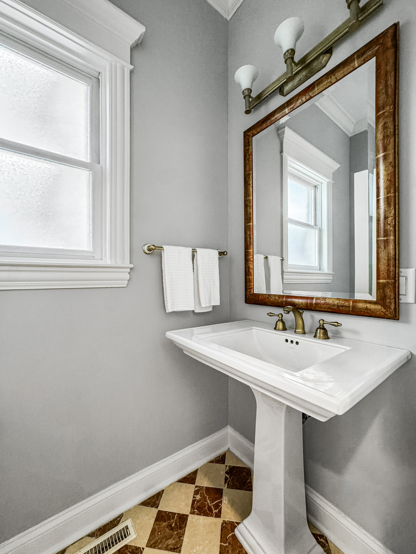 4219 North Winchester Avenue Chicago IL 60613