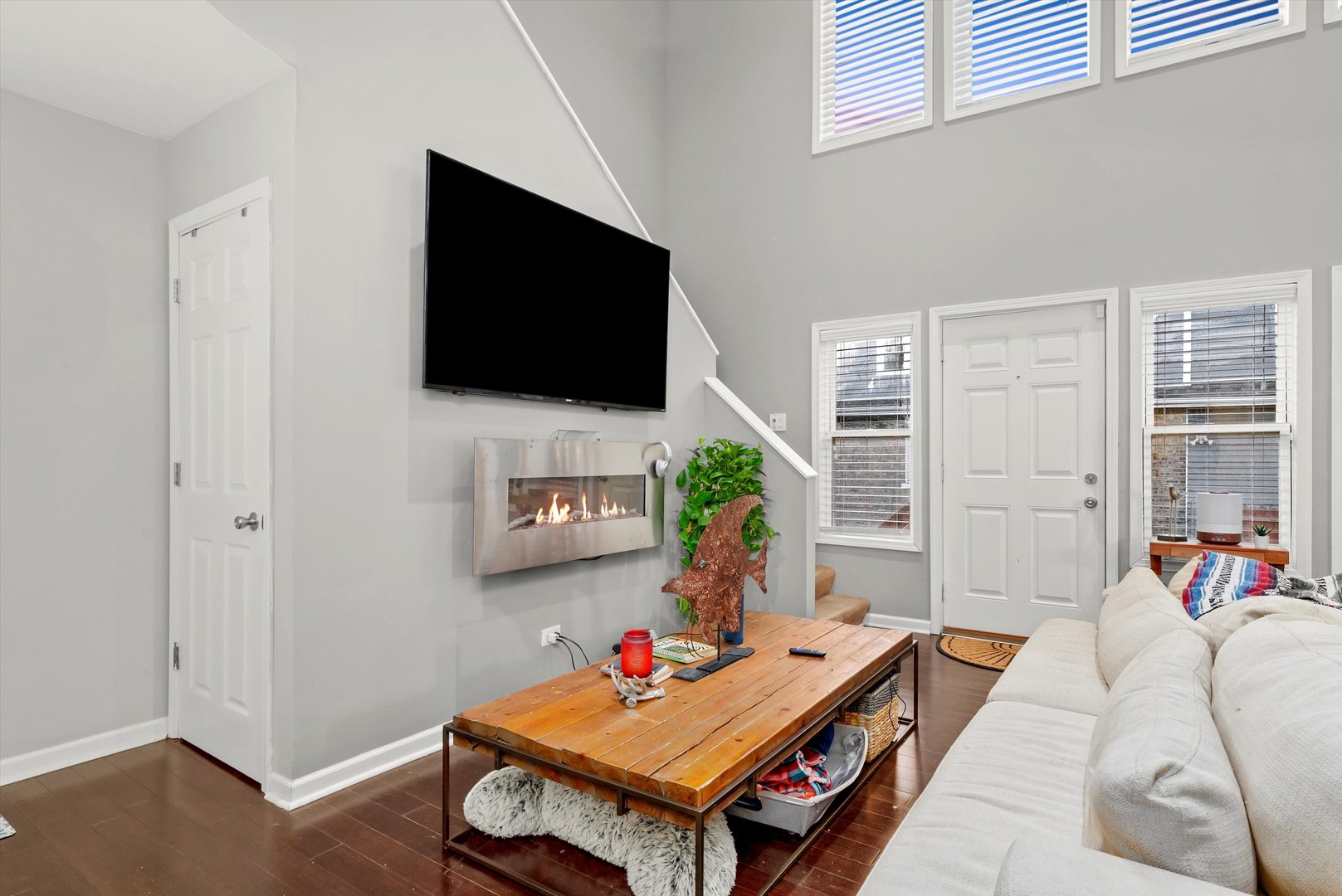 352 East 77th Street Chicago IL 60619