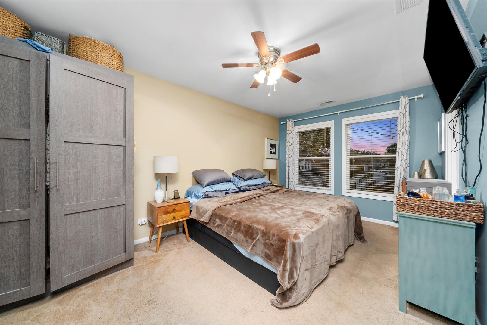 352 East 77th Street Chicago IL 60619