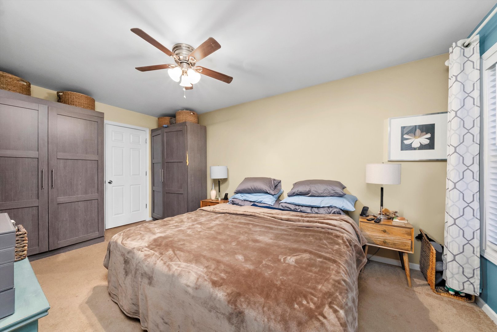 352 East 77th Street Chicago IL 60619