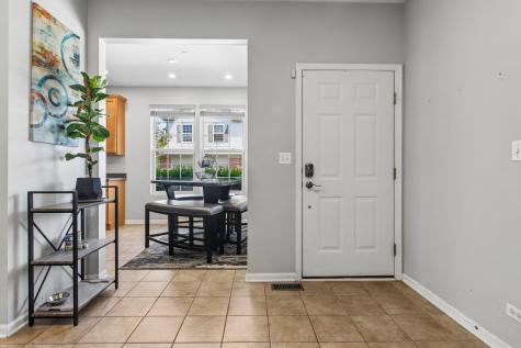 916 Kings Canyon Drive Streamwood IL 60107