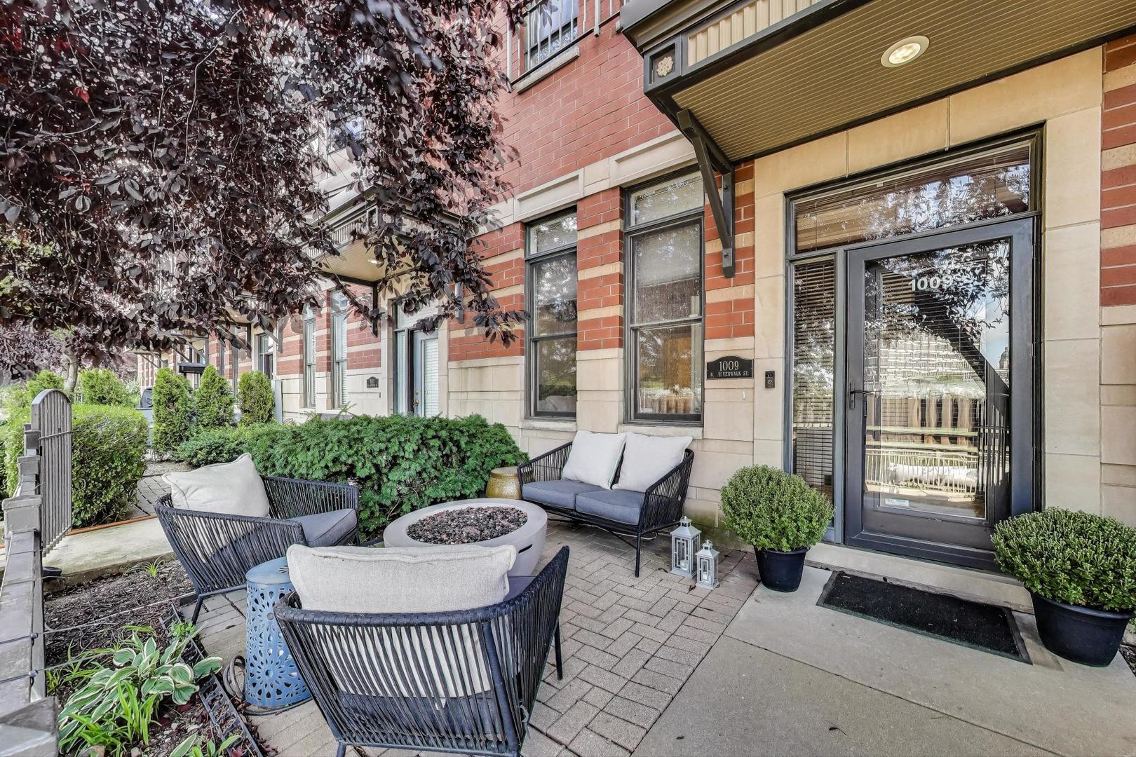 1009 North Riverwalk Street Chicago IL 60610