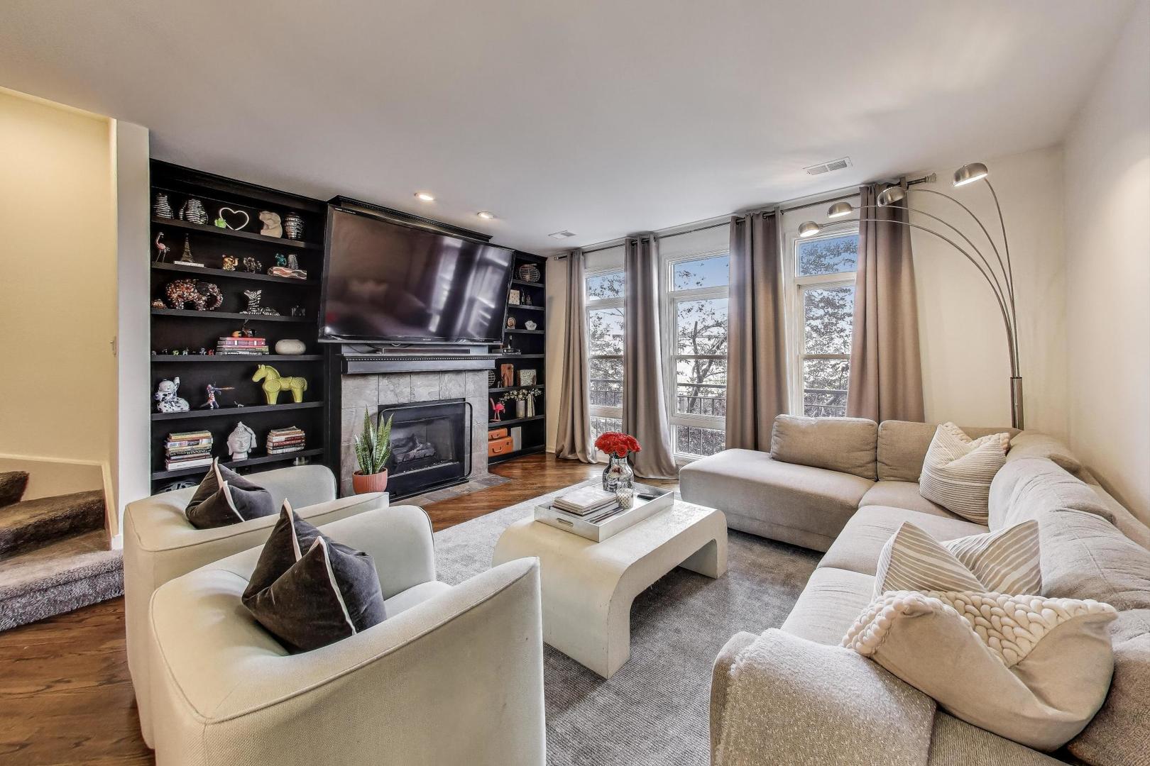 1009 North Riverwalk Street Chicago IL 60610