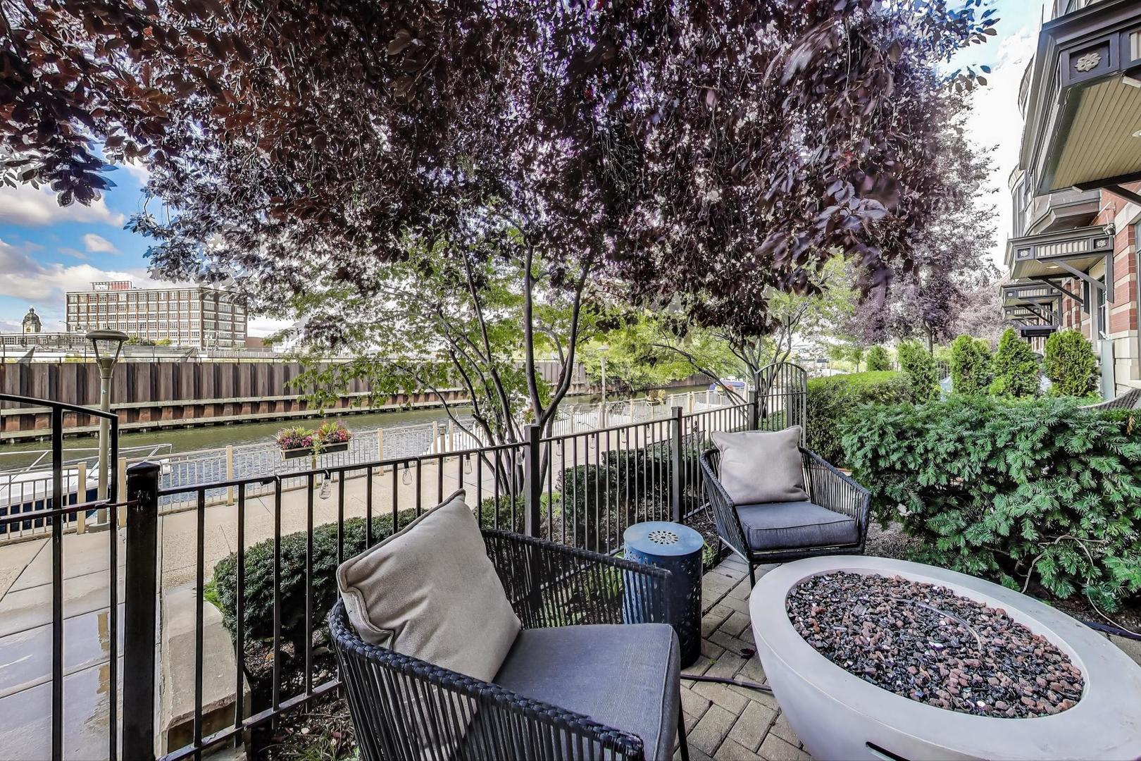 1009 North Riverwalk Street Chicago IL 60610