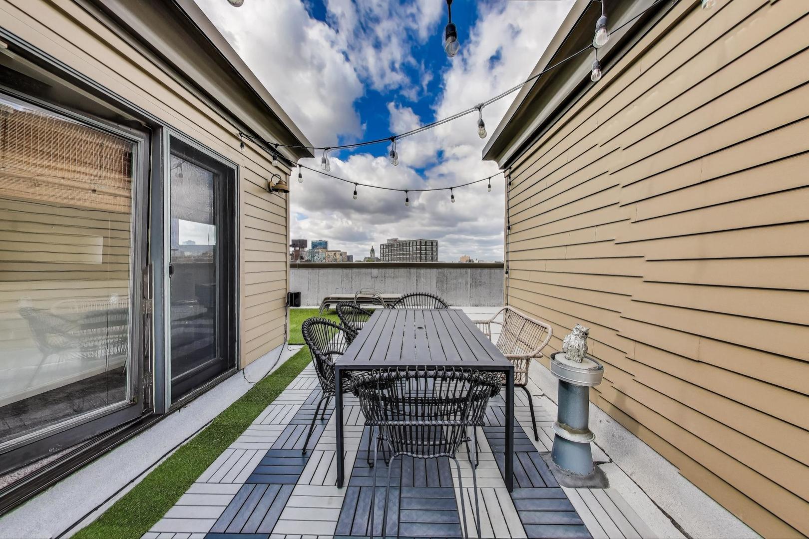 1009 North Riverwalk Street Chicago IL 60610