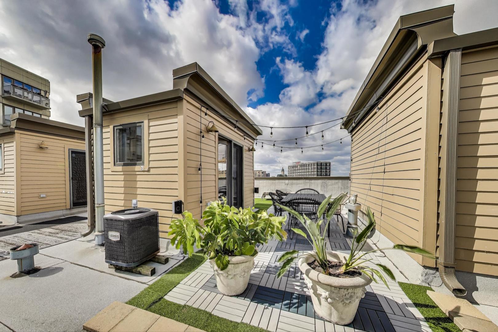1009 North Riverwalk Street Chicago IL 60610