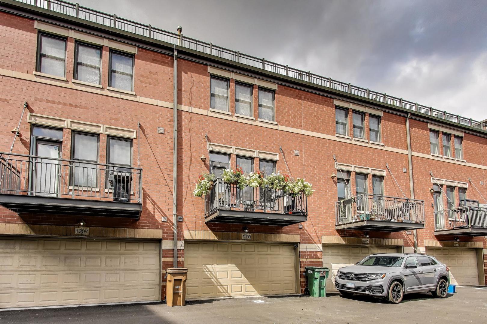 1009 North Riverwalk Street Chicago IL 60610