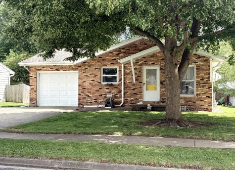 6 Blair Court Clinton IL 61727