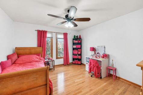 1113 Loyola Drive Libertyville IL 60048