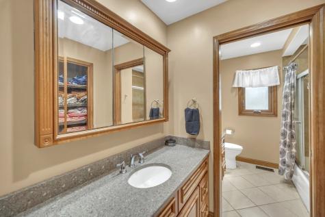 1113 Loyola Drive Libertyville IL 60048
