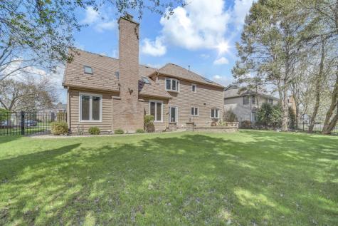 1113 Loyola Drive Libertyville IL 60048