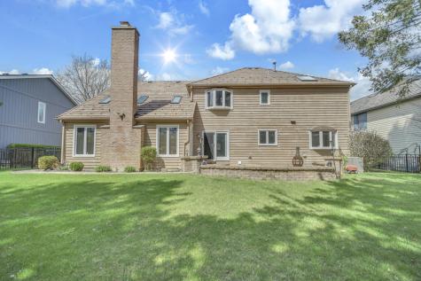 1113 Loyola Drive Libertyville IL 60048