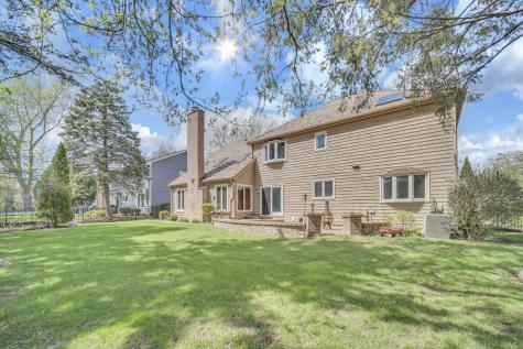 1113 Loyola Drive Libertyville IL 60048