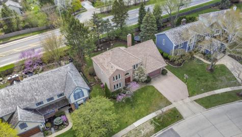 1113 Loyola Drive Libertyville IL 60048